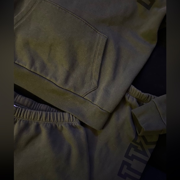 VS PINK OLIVE & BLACK HOODIE & PULLOVER SWEATSUIT SET - Picture 5 of 7